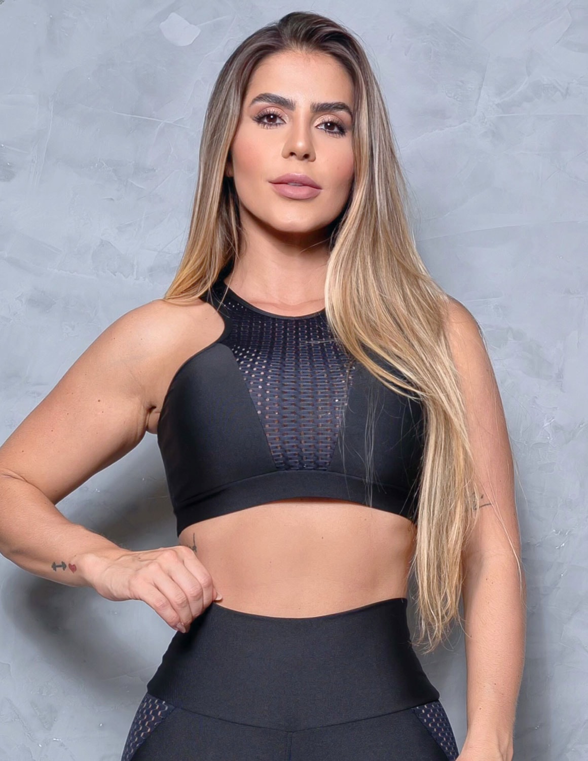Conjunto Feminino com Cropped sem Bojo e Calça com Tela de Poliamida