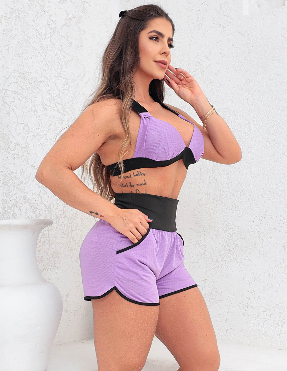 Conjunto Feminino em Dry Fit Top com Bojo e Shorts com Bolsos Laterais