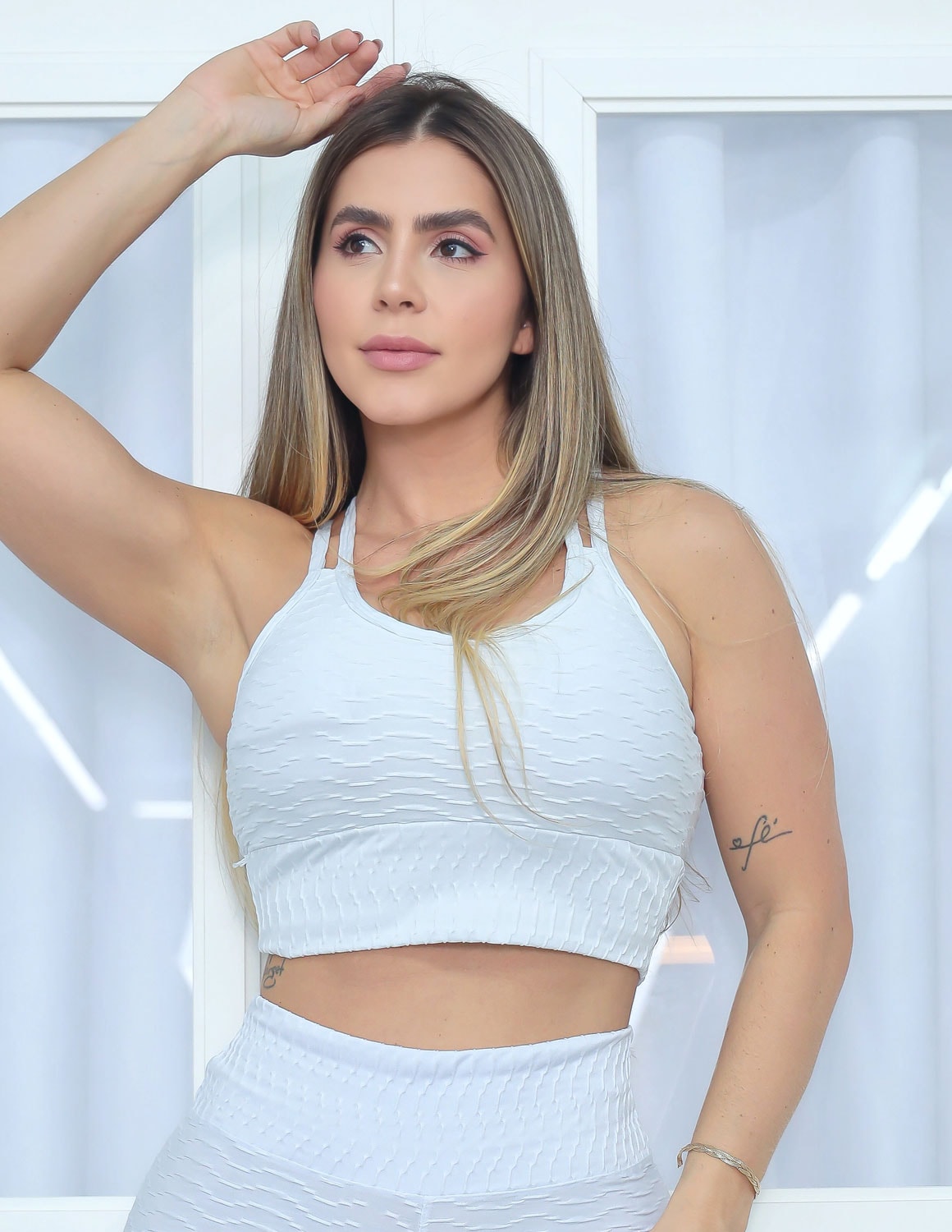 Trio Feminino Fitness Bolha com Top Alcinha + Calça Legging e Short Cintura Alta Treino