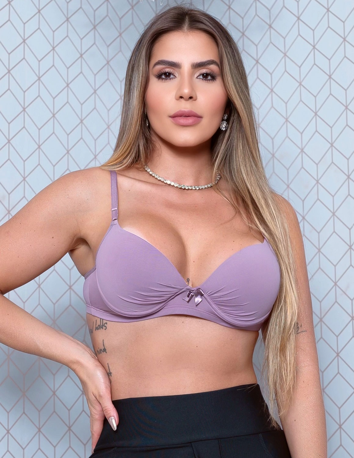 Sutiã Elegante com Bojo e Alcinhas Ajustáveis em Poliamida