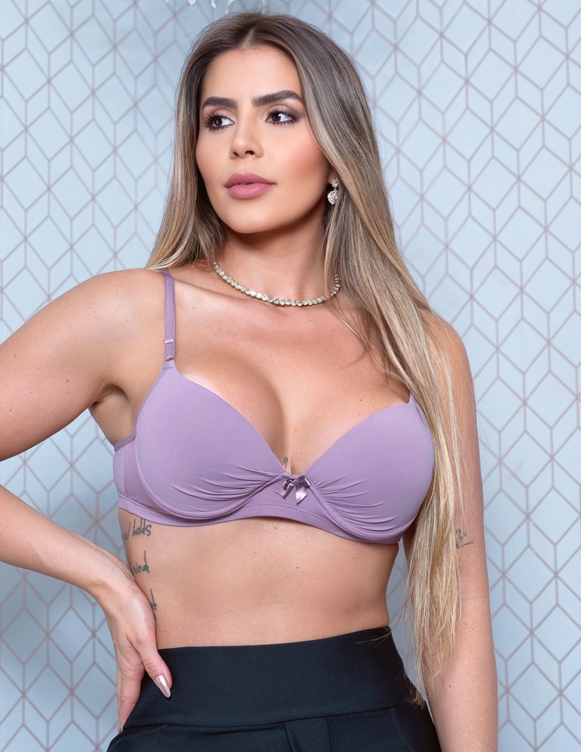 Sutiã Elegante com Bojo e Alcinhas Ajustáveis em Poliamida