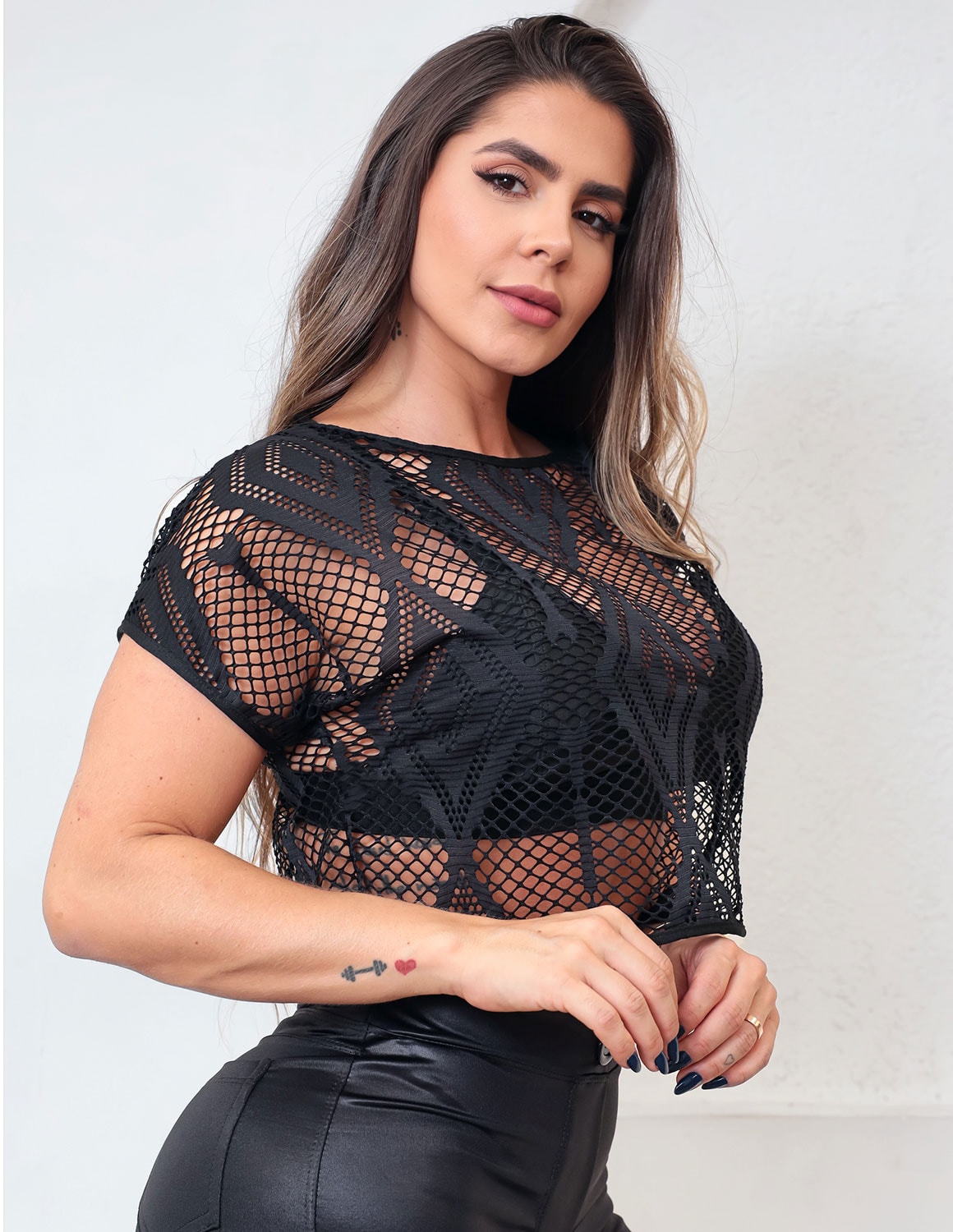 Cropped Camiseta Feminino em Tela Furadinha Luxo para Academia