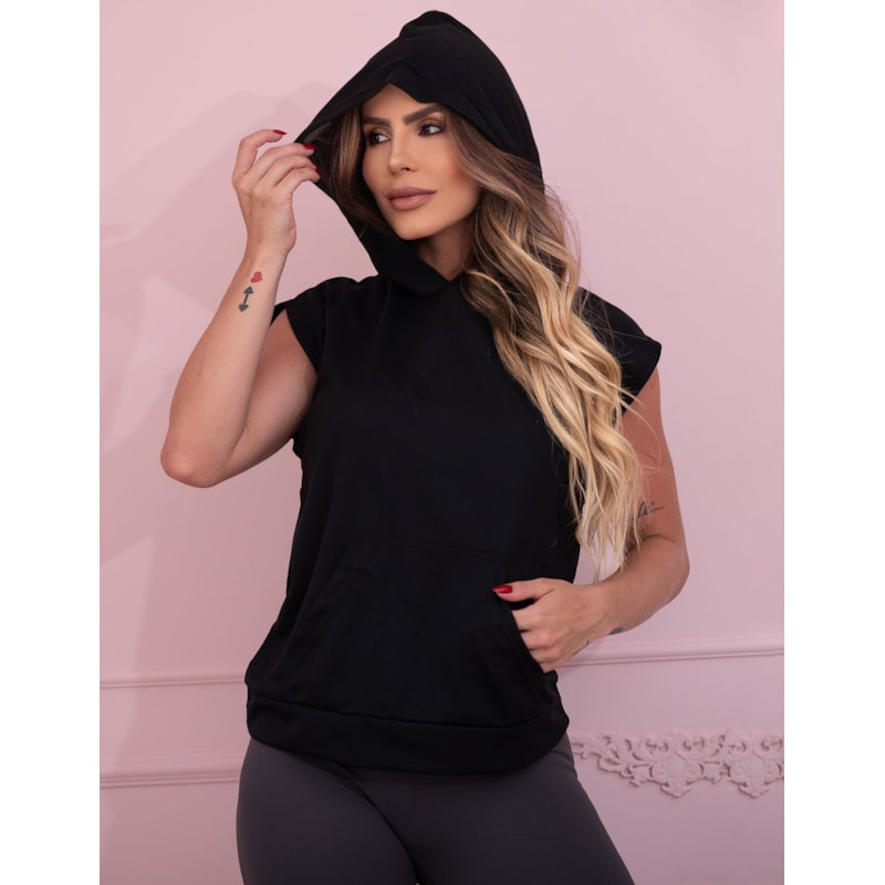 Colete Feminino Fechado em Dry Fit com Capuz e Bolsos