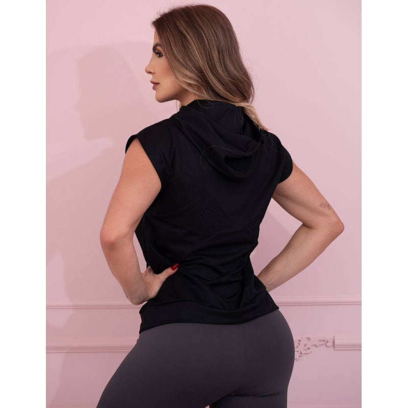 Colete Feminino Fechado em Dry Fit com Capuz e Bolsos