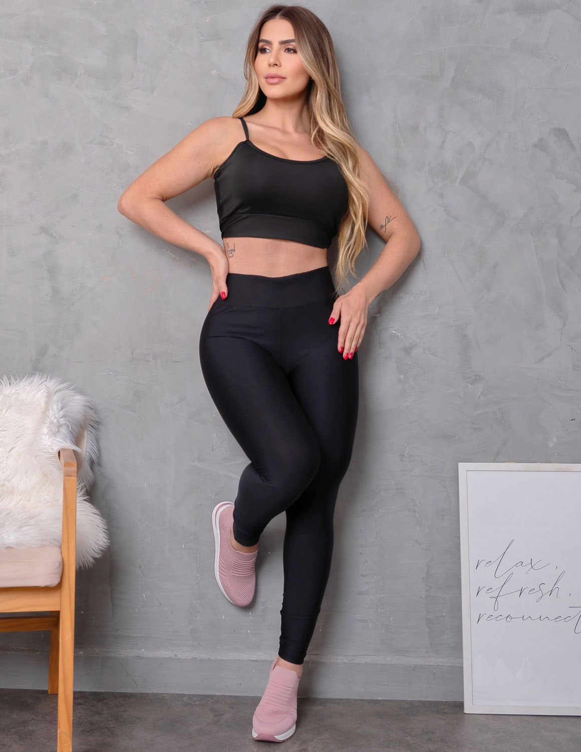 Conjunto Fitness Feminino com Legging Antitransparente e Top com Bojo