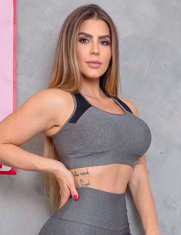 Cropped Feminino para Treino sem Bojo com Recortes em Tela e Conforto Total