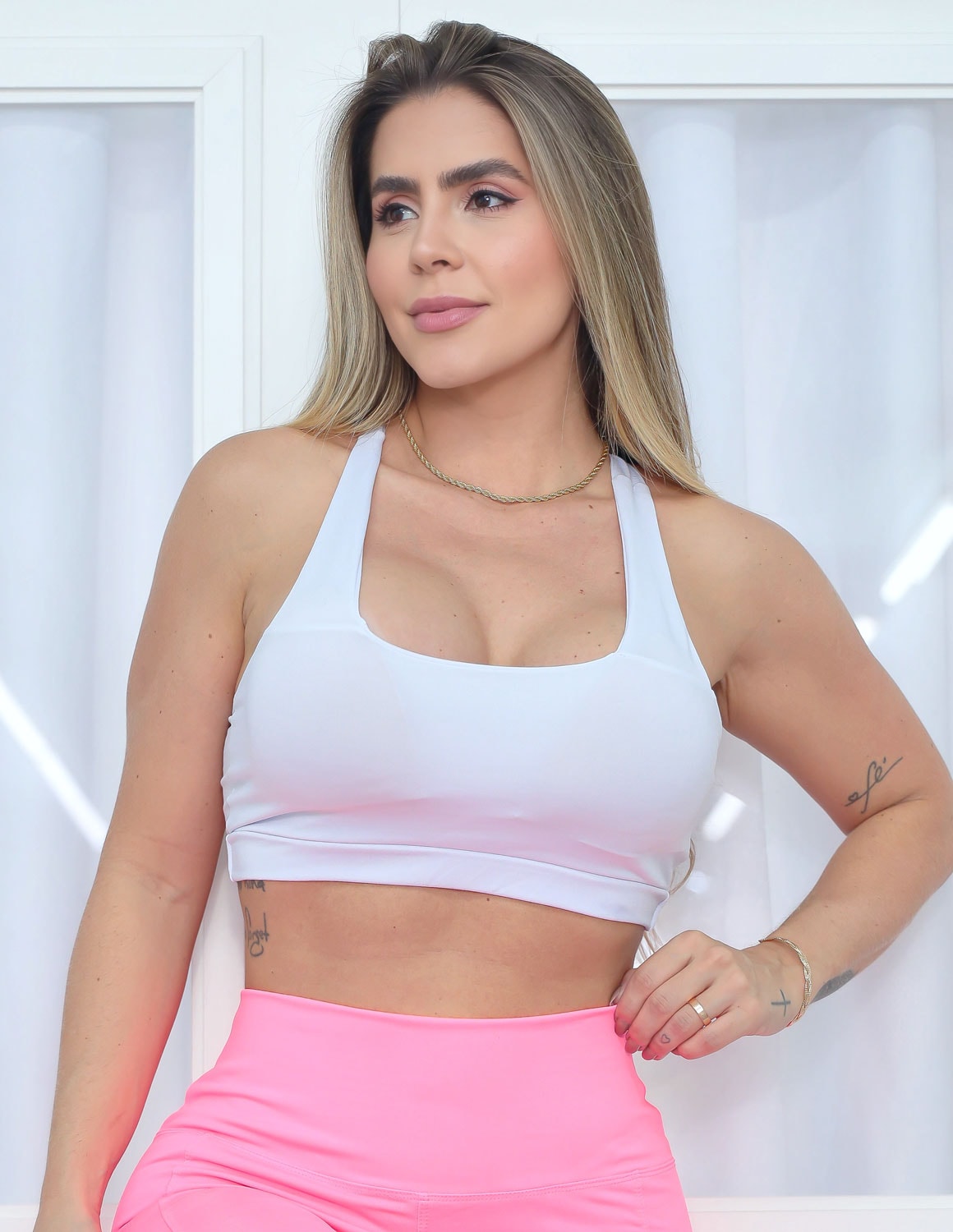 Conjunto Fitness com Calça de Bolsos Laterais e Top com Bojo Removível