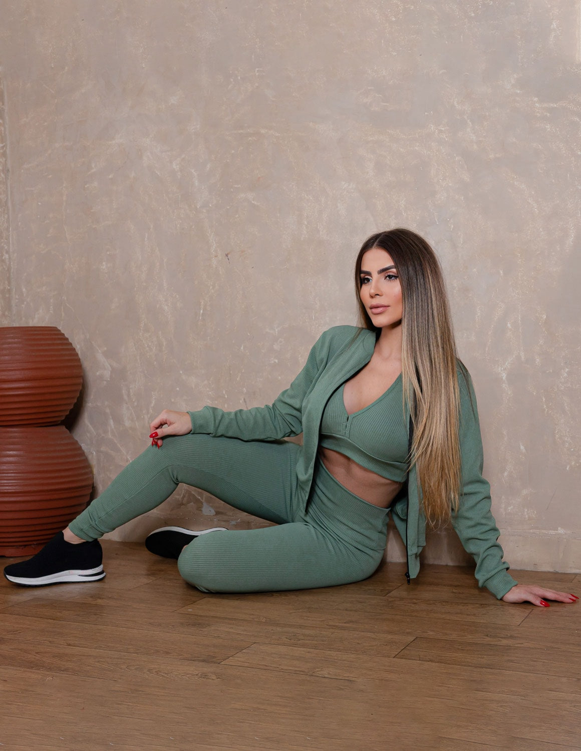Trio Feminino Fitness Texturizado Casaco, Cropped com Bojo e Calça Cintura Alta