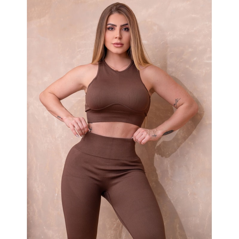 Conjunto em Poliamida Canelada Premium com Cropped Detalhado e Legging