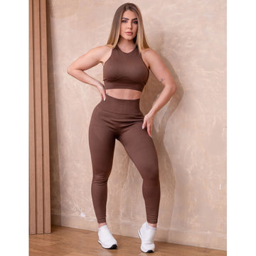 Conjunto em Poliamida Canelada Premium com Cropped Detalhado e Legging