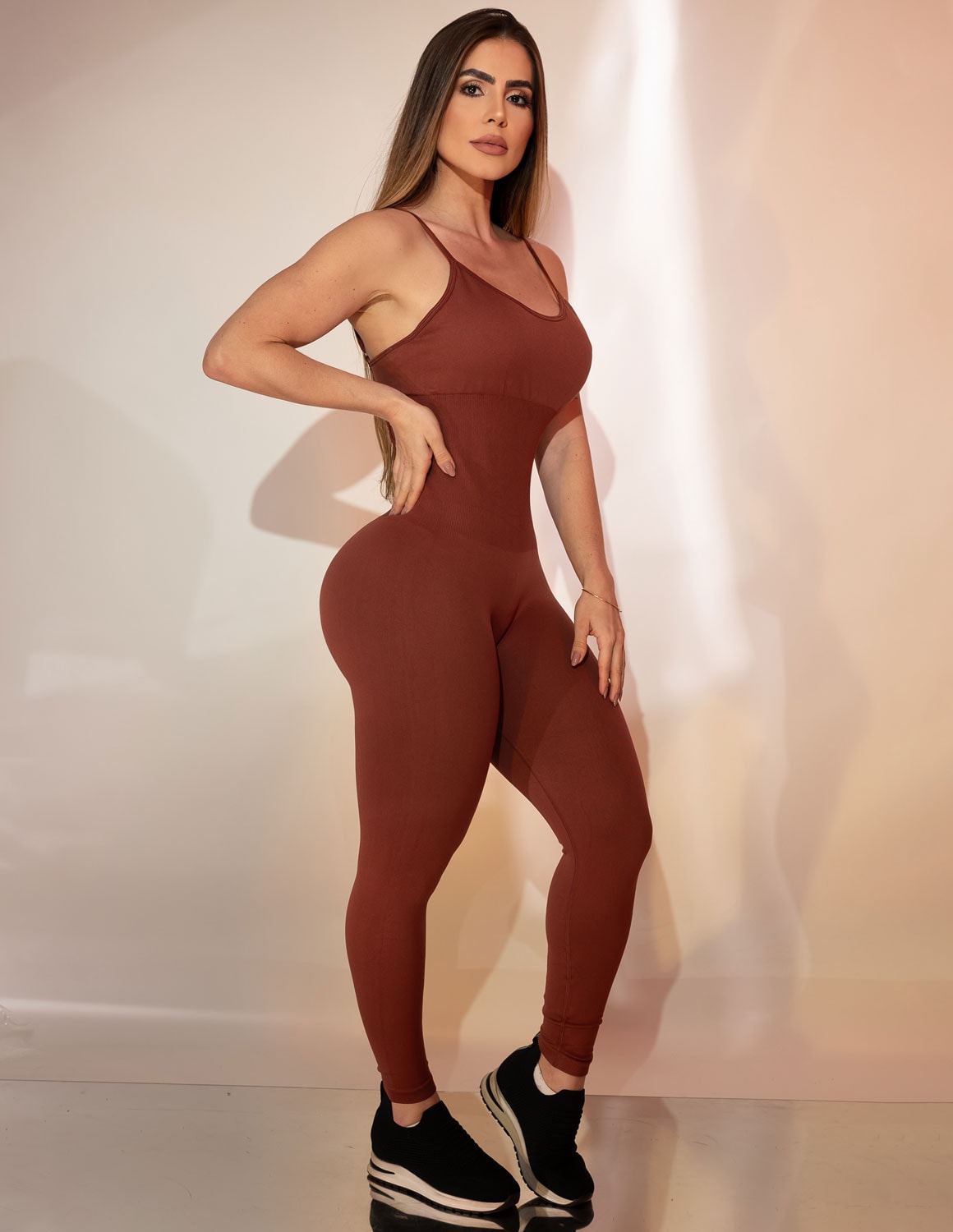 Macacão Longo Feminino em Poliamida sem Costura e Recorte Modelador com Bojo Esportivo