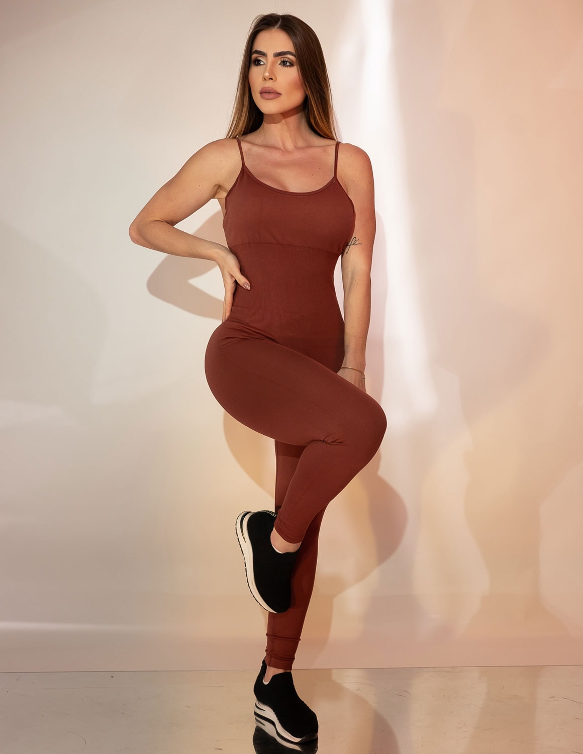 Macacão Longo Feminino em Poliamida sem Costura e Recorte Modelador com Bojo Esportivo