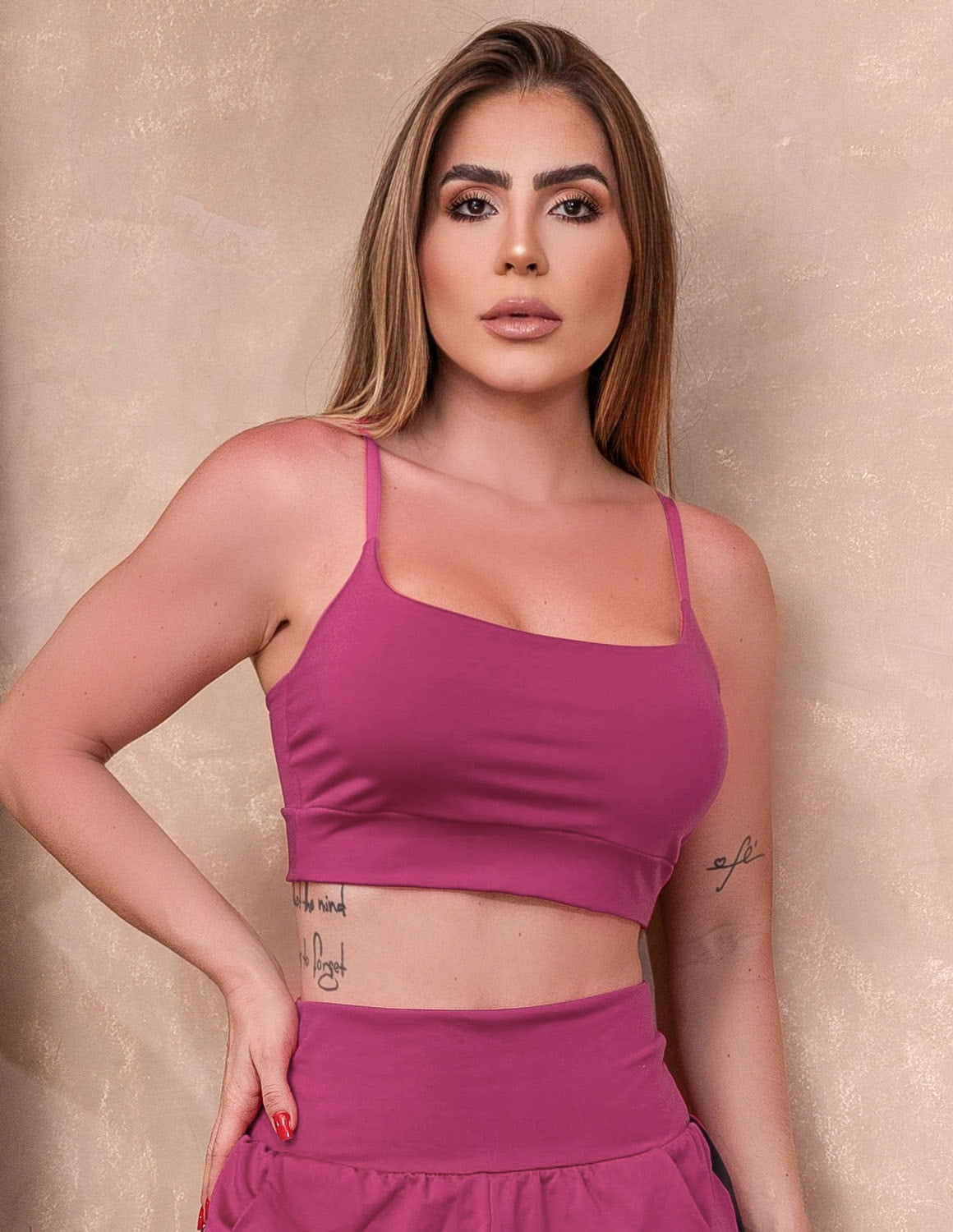 Cropped de Academia Feminino com Bojo Removível e Regulagem nas Alças