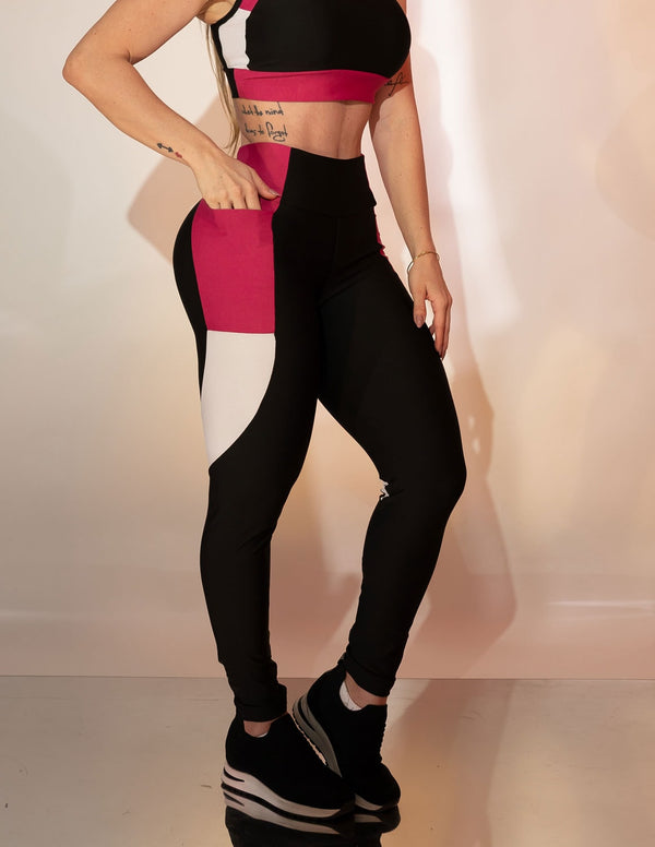 Calça Feminina Fitness Recortes Estratégicos com Bolsos