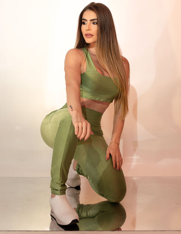 Conjunto Feminino Toque Acetinado Canelado Calça com Bolsos Laterais e Top sem Bojo