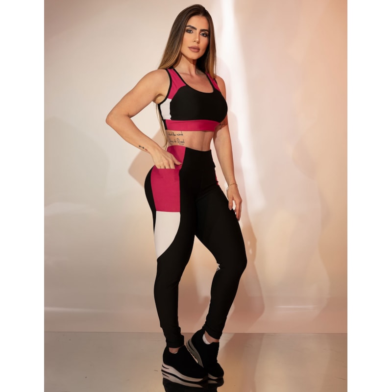 Conjunto Fitness Feminino com Calça de Bolsos Laterais e Cropped Sem Bojo