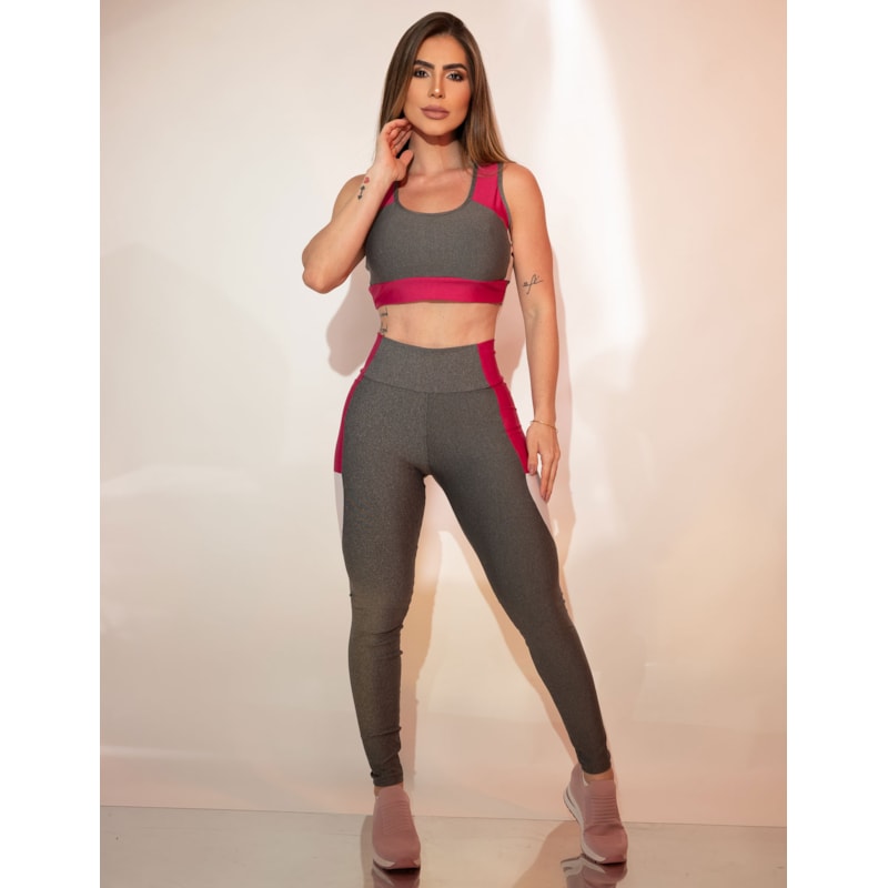 Look Feminino com Calça Legging de Bolsos Laterais e Cropped Sem Bojo com Recortes Estatégicos