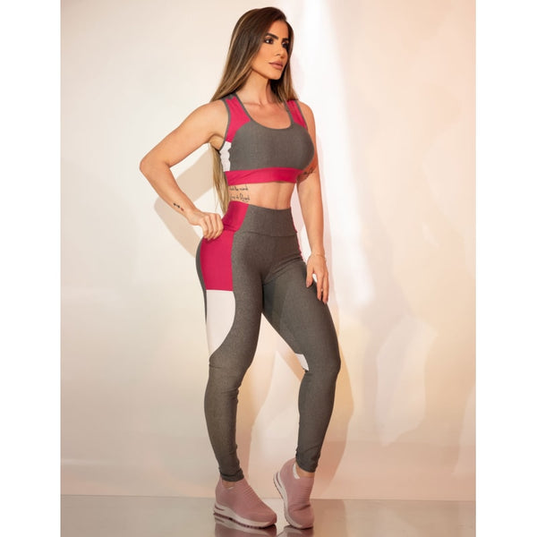 Look Feminino com Calça Legging de Bolsos Laterais e Cropped Sem Bojo com Recortes Estatégicos