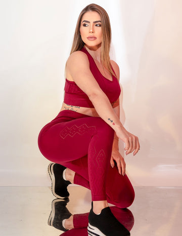 Conjunto Feminino Calça e Cropped em Poliamida com Recortes a Laser