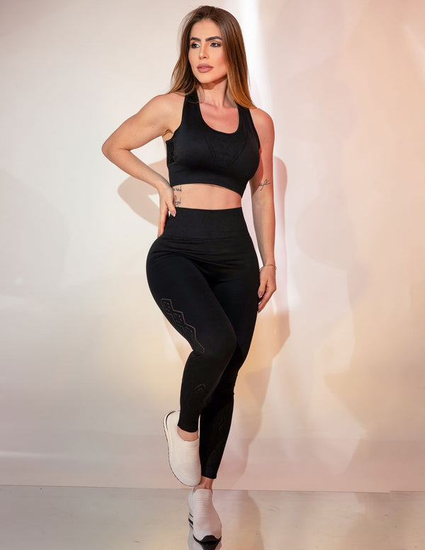 Conjunto Feminino em Poliamida Calça e Cropped com Recortes a Laser