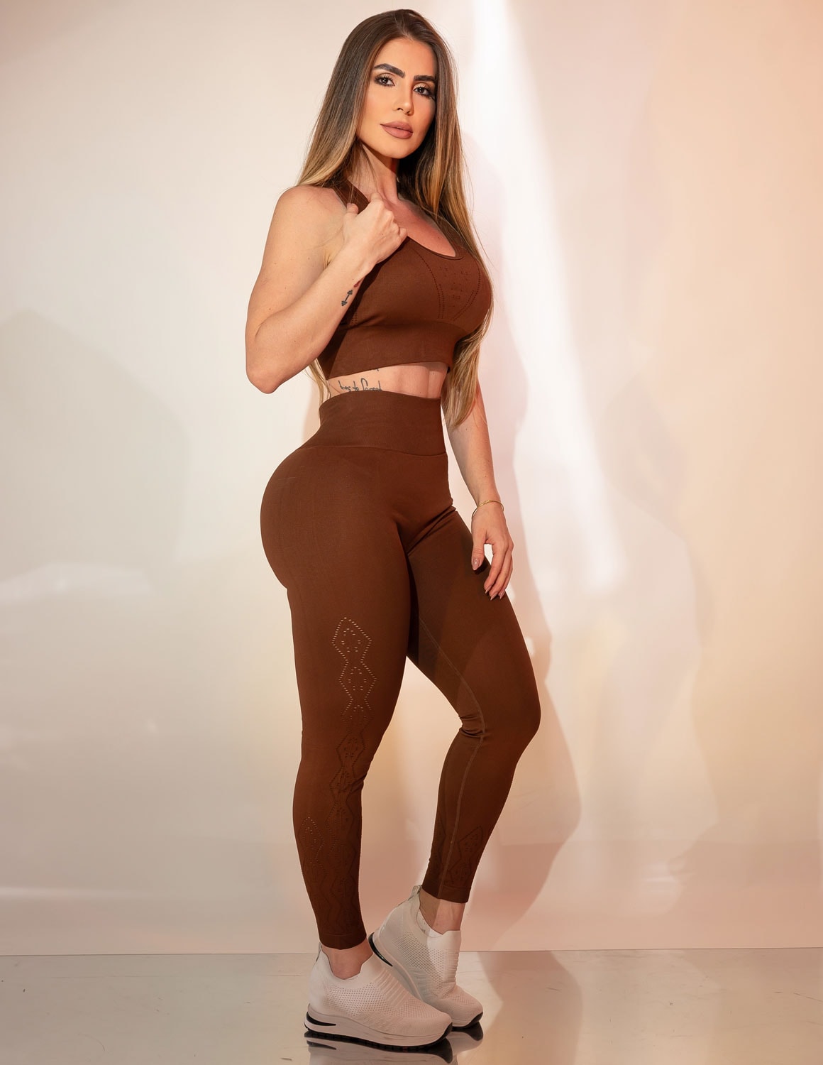 Kit Academia em Poliamida Premium Conjunto Zero Costura Calça e Cropped Recorte a Laser