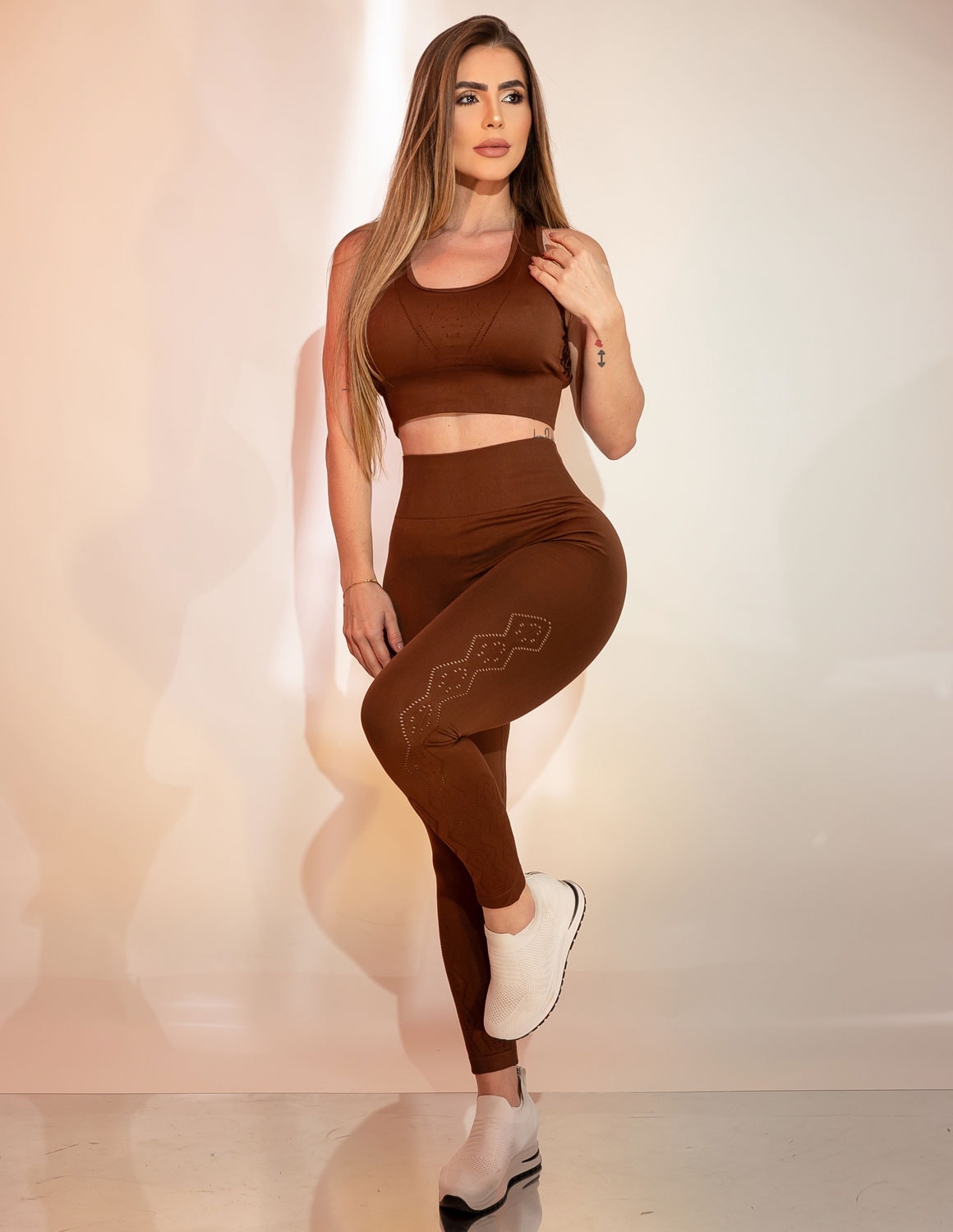 Kit Academia em Poliamida Premium Conjunto Zero Costura Calça e Cropped Recorte a Laser