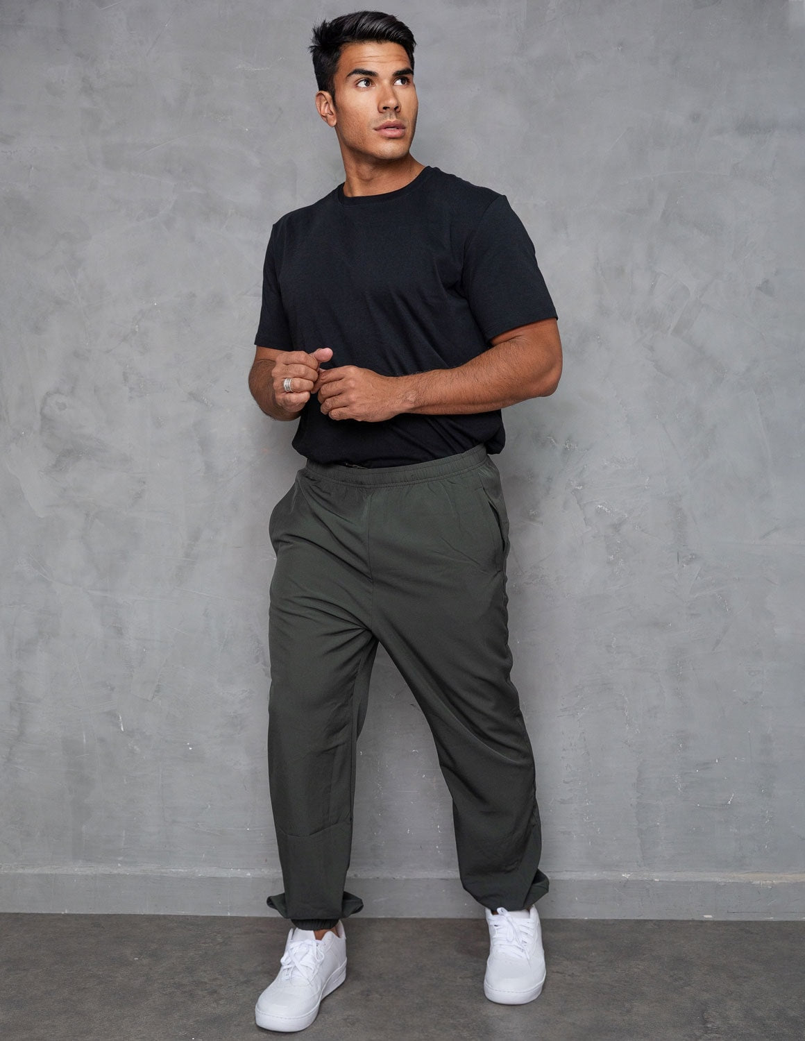 Calça Tactel Masculina Jogger Esportiva Elástico na Barra e na Cintura