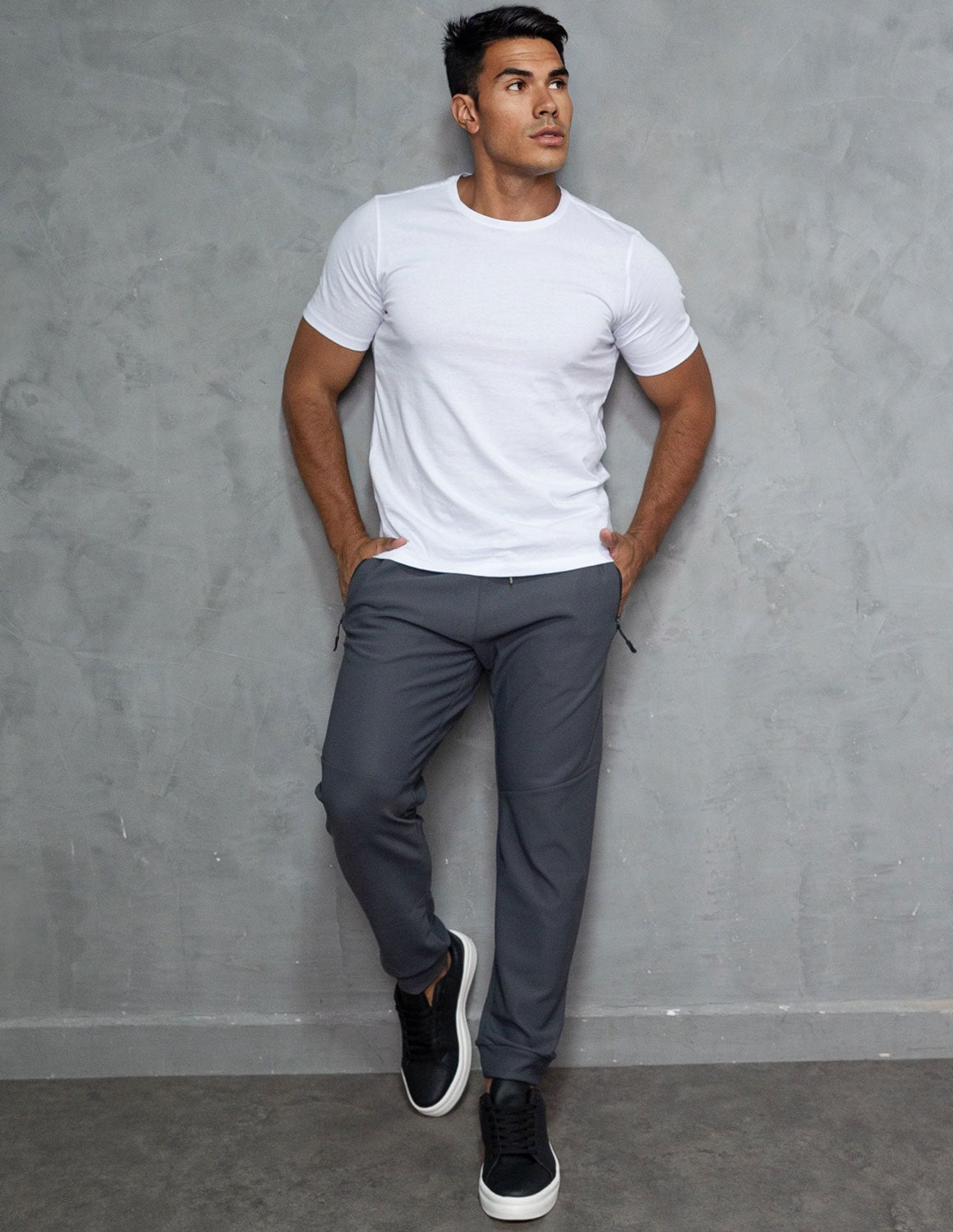 Calça Forrada Masculina em Poliamida Premium com Cordão Ajustável e Bolsos com Zíper