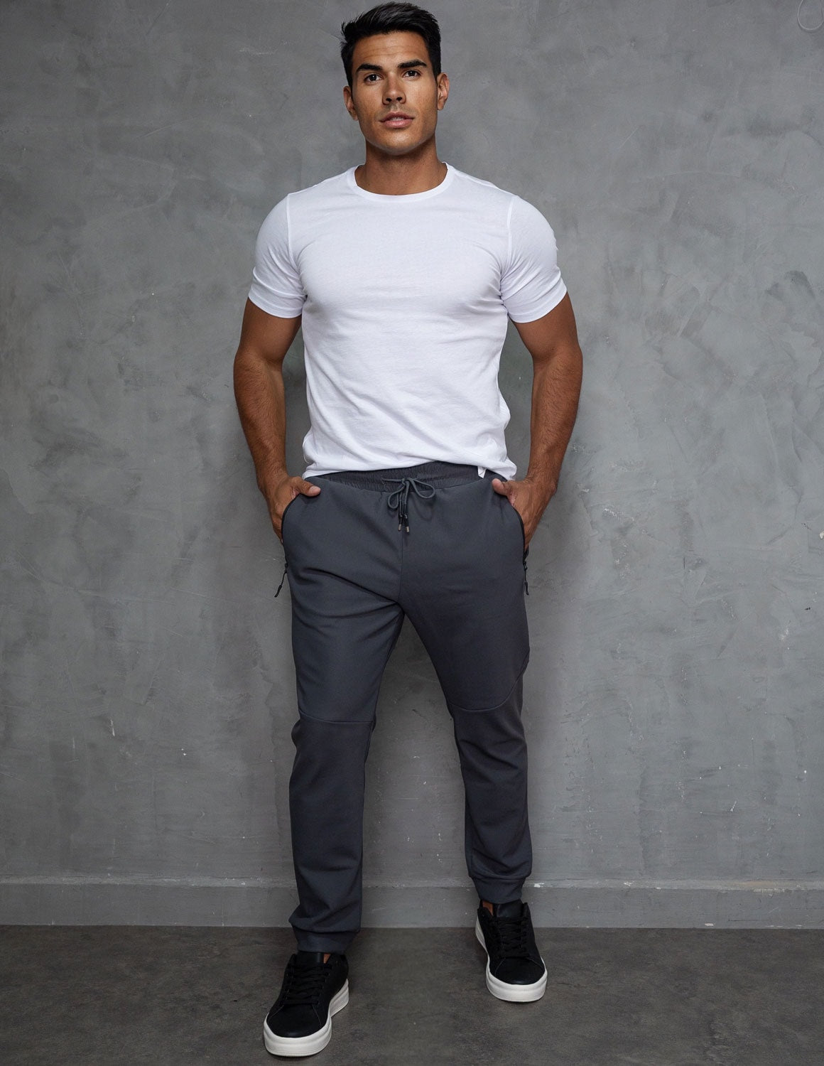 Calça Forrada Masculina em Poliamida Premium com Cordão Ajustável e Bolsos com Zíper