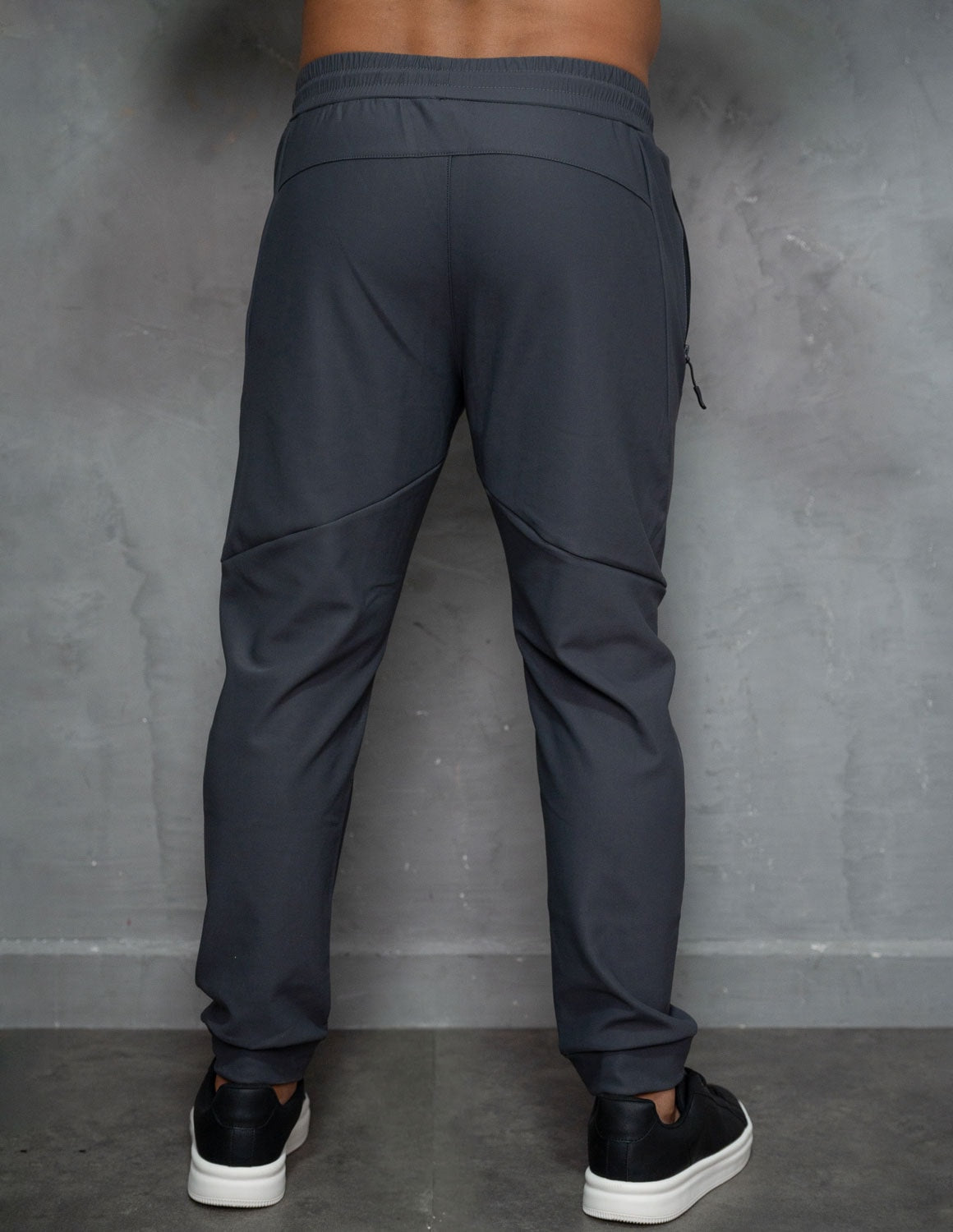 Calça Forrada Masculina em Poliamida Premium com Cordão Ajustável e Bolsos com Zíper