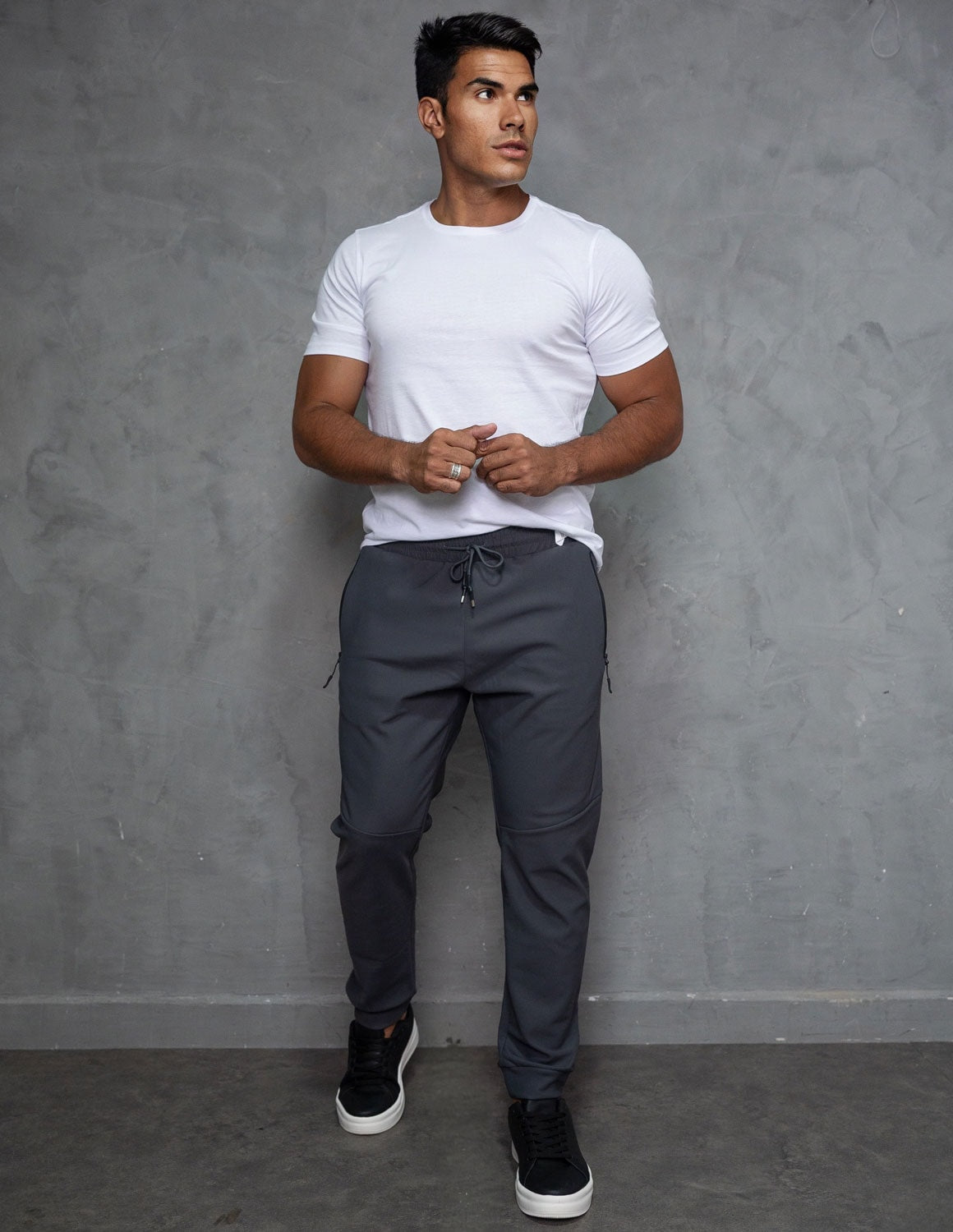 Calça Forrada Masculina em Poliamida Premium com Cordão Ajustável e Bolsos com Zíper