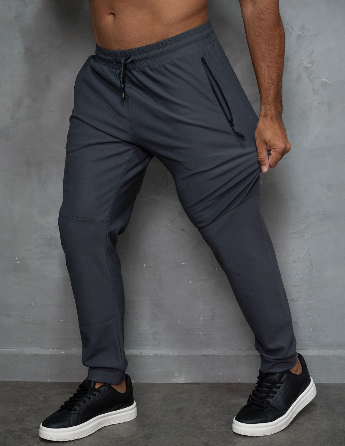 Calça Forrada Masculina em Poliamida Premium com Cordão Ajustável e Bolsos com Zíper