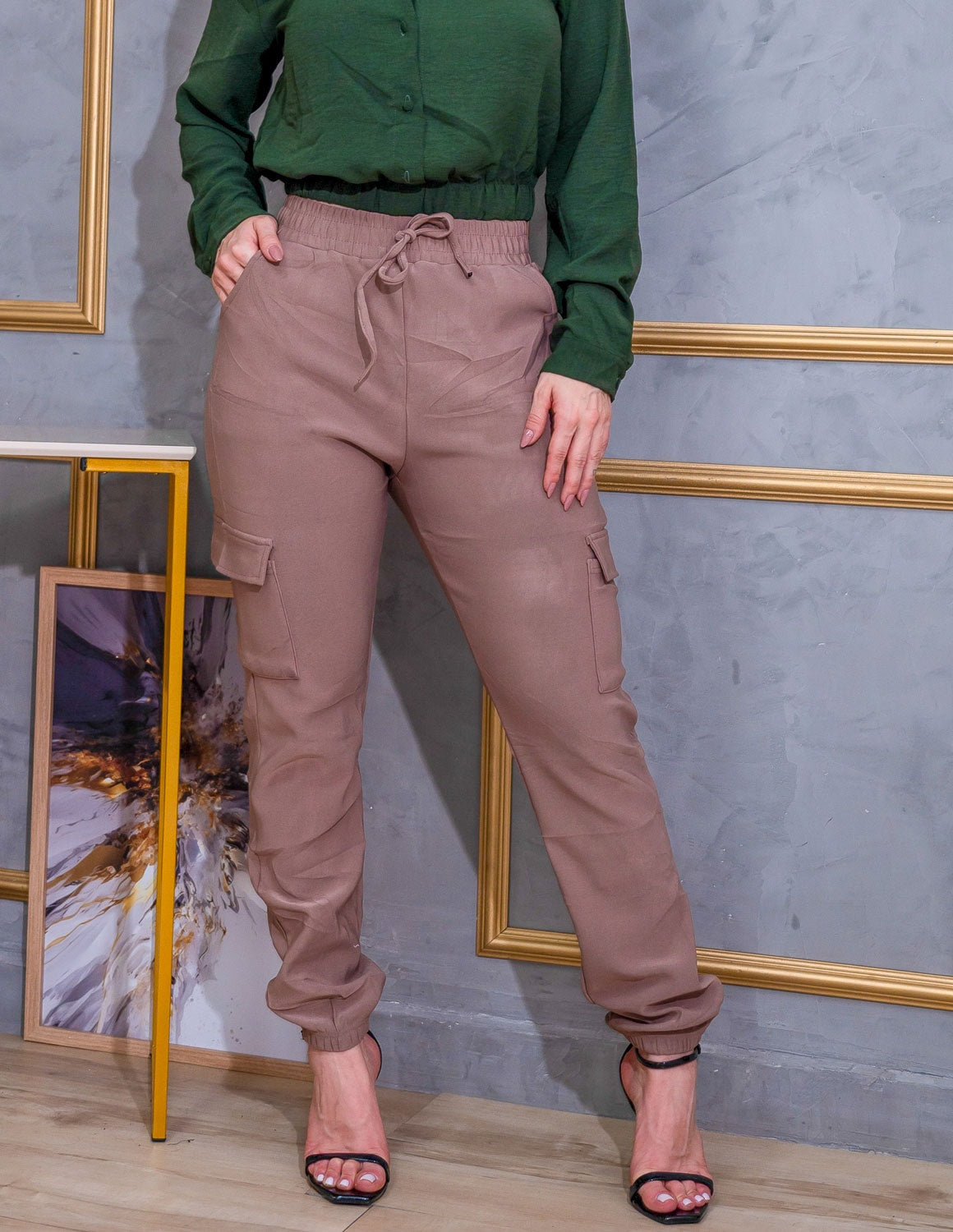 Calça Jogger Cargo Suede Feminina - Conforto e Moda