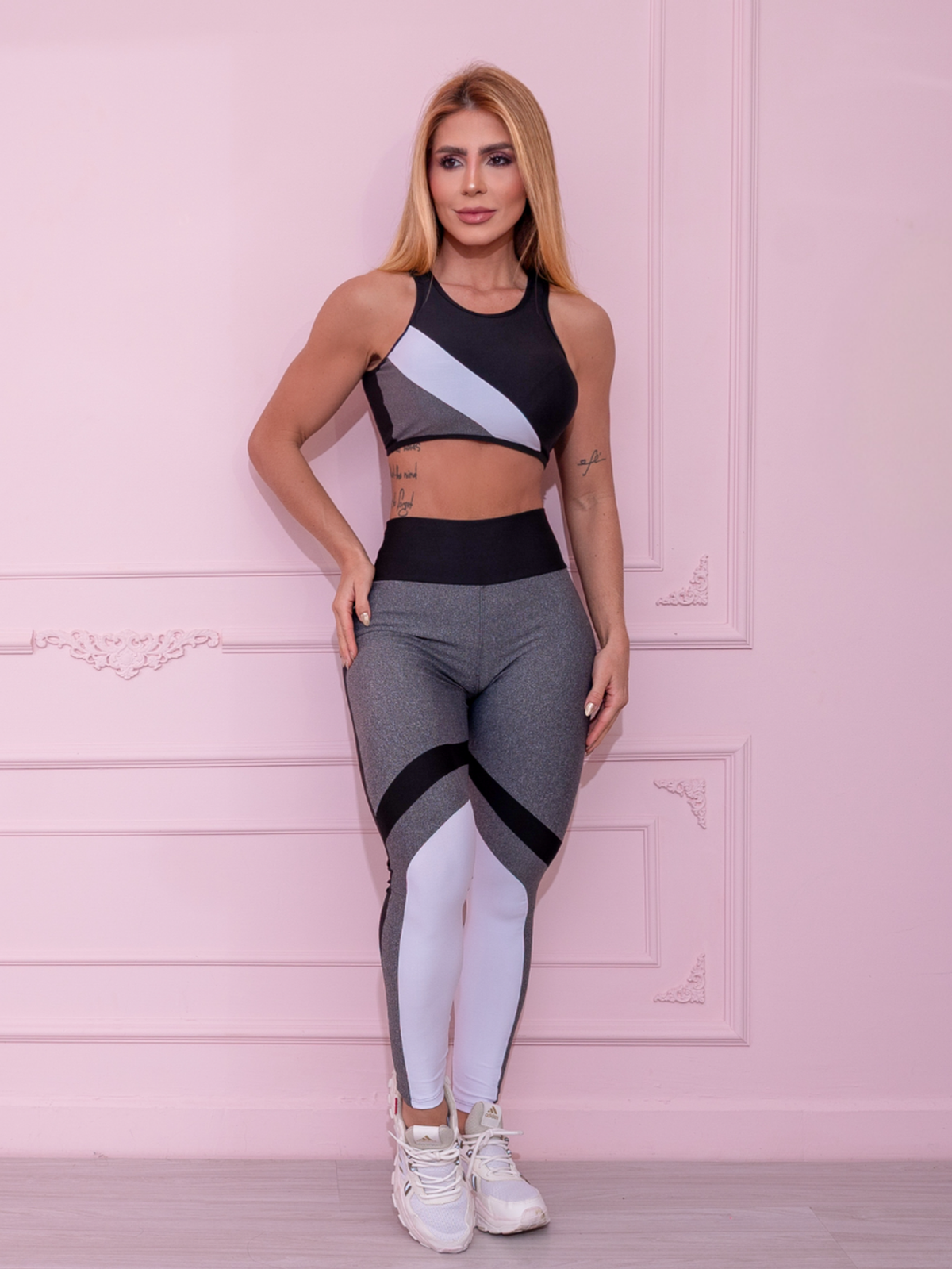 Conjunto Fitness com Calça Recorte Colorido e Cropped sem Bojo Feminino