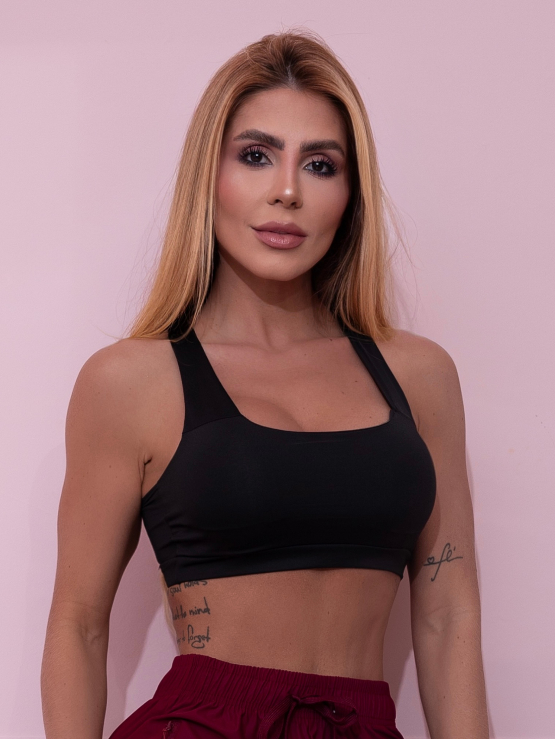 Top Fitness Feminino com Bojo e Alças Cruzadas | Ref: 4.4.1590-01