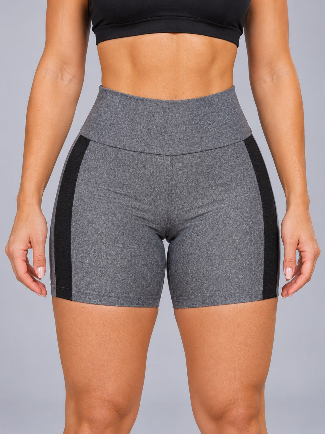 Short cinza com recorte lateral preto - lateral