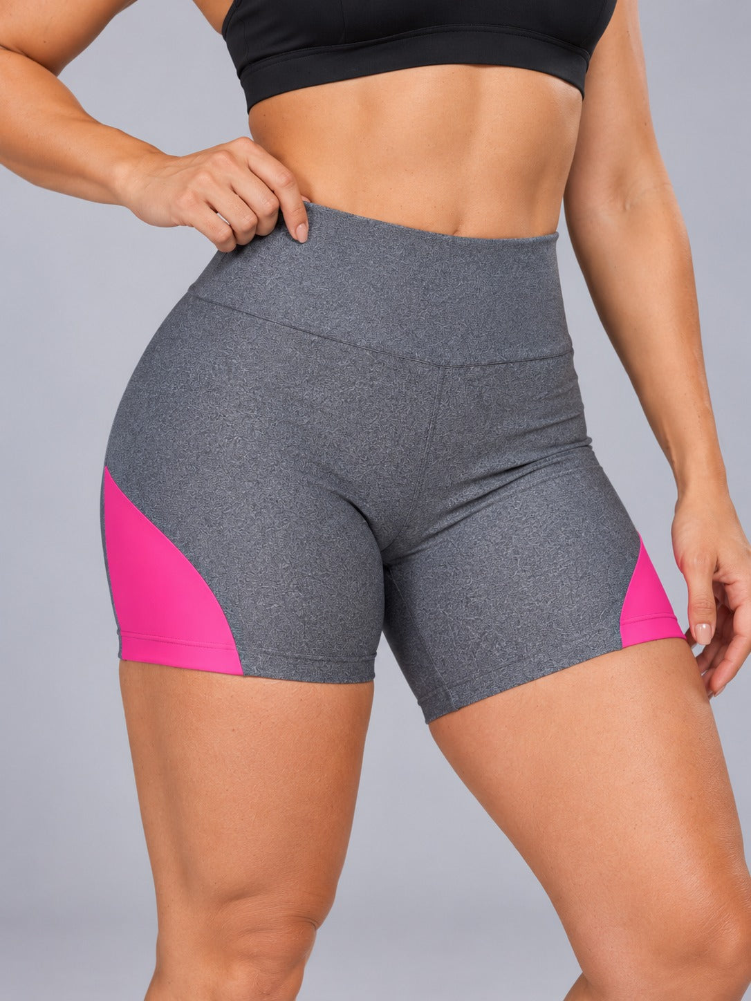 Short suplex cinza com recorte pink - lateral