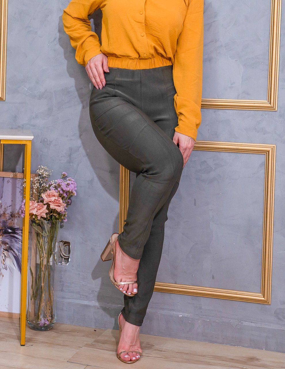 Calça Feminina Cintura Alta Suede com Bolsos Verde
