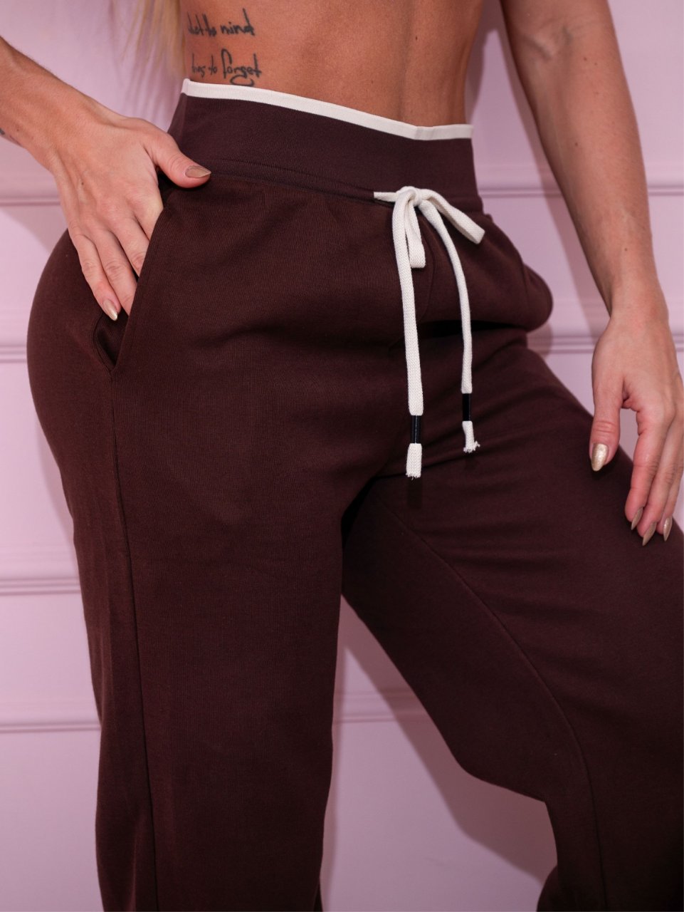 Calça Moletom Wide Leg Marrom com Cordão Regulável