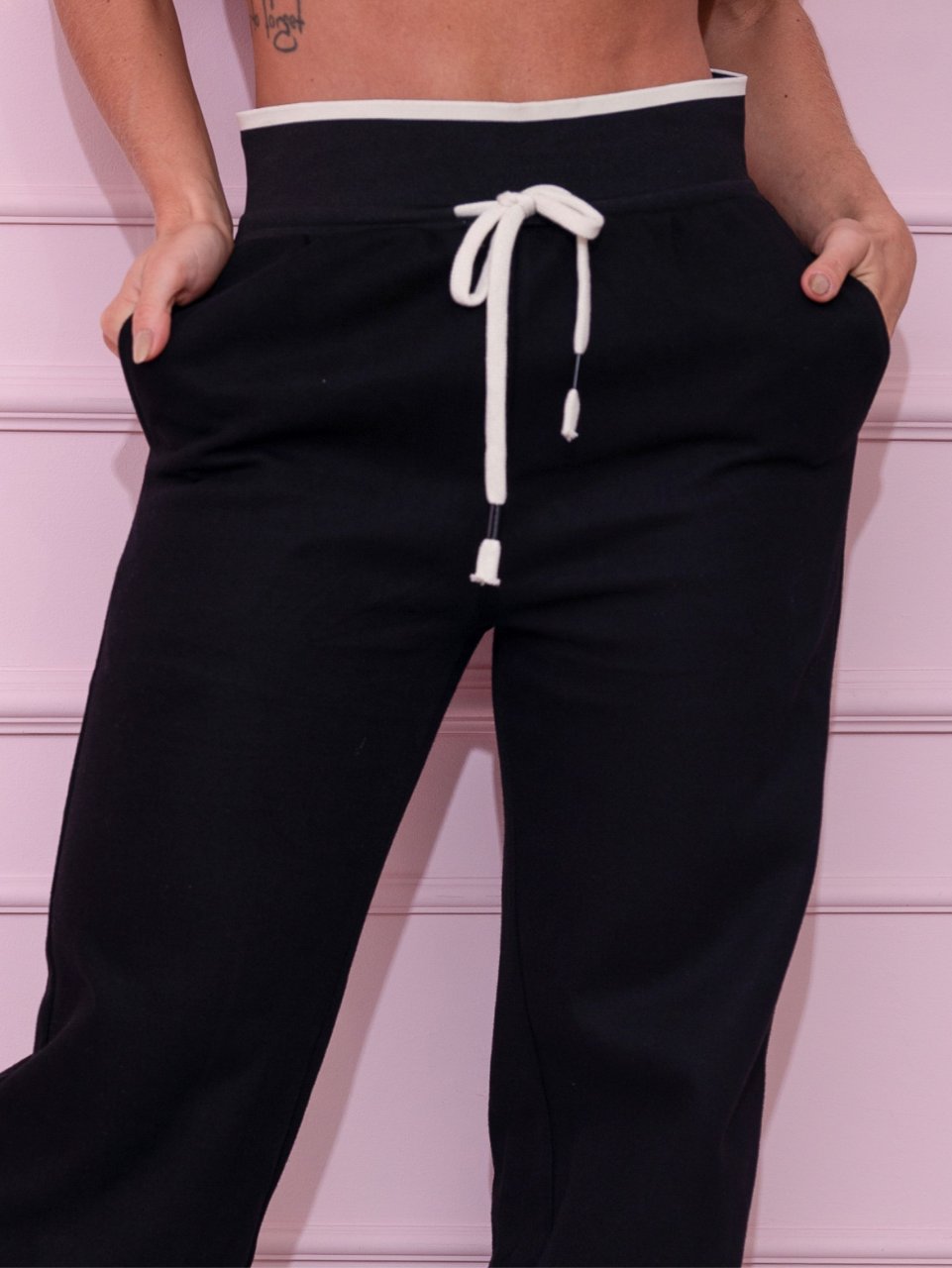 Calça Moletom Wide Leg com Cordão Ajustável Preta