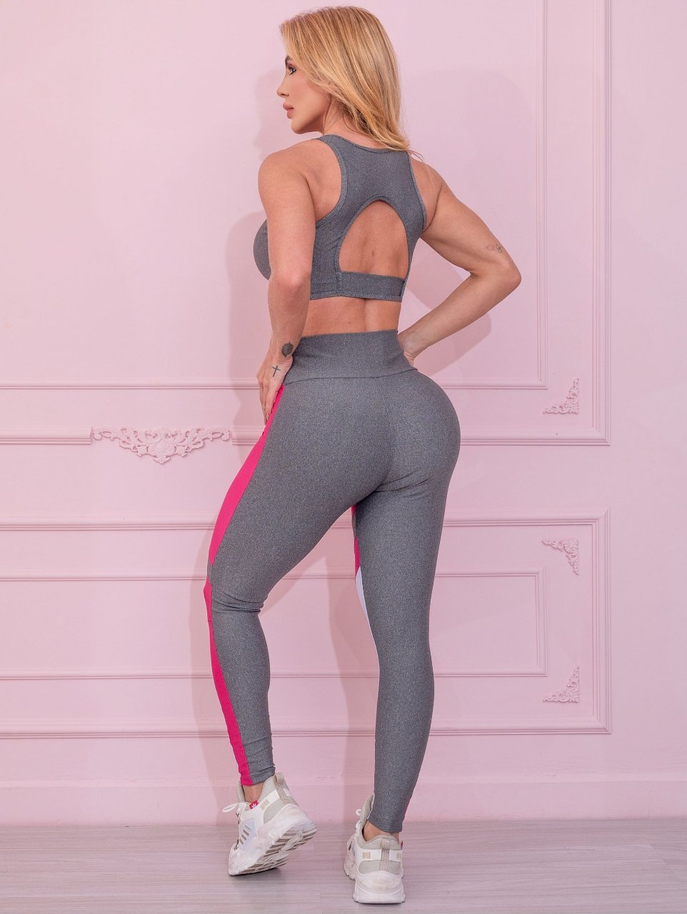 Conjunto Fitness Suplex Recortes Magenta e Cinza