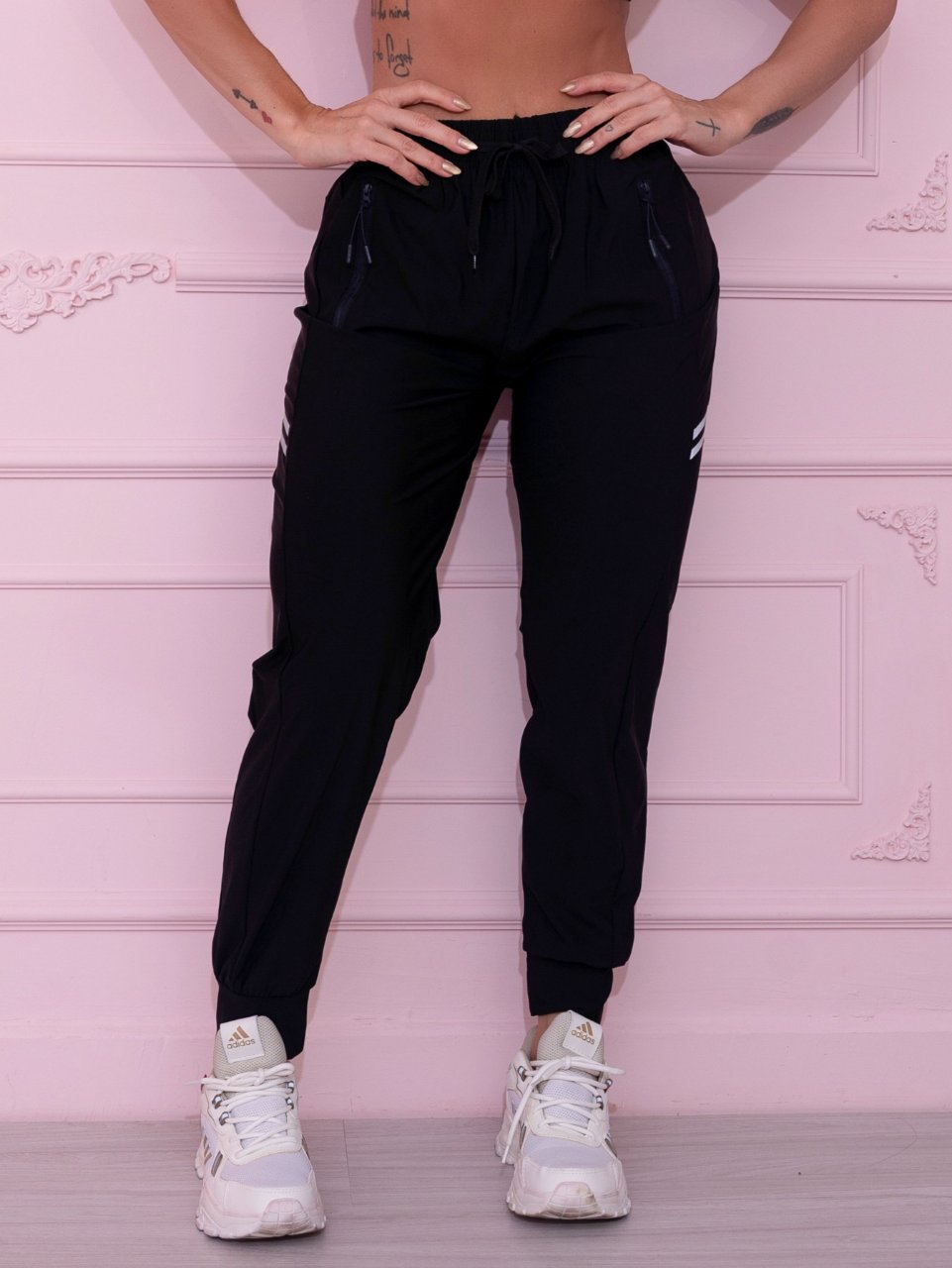 Calça Jogger Fitness com Bolsos e Detalhe Refletivo