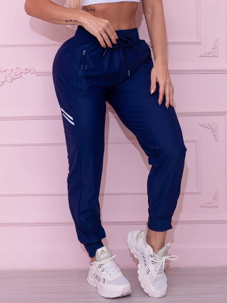 Calça Jogger Fitness Azul Marinho com Zíper e Detalhe Refletivo