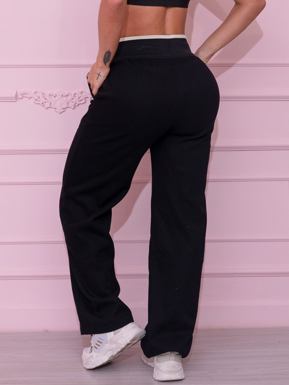 Calça Moletom Wide Leg com Cordão Ajustável Preta