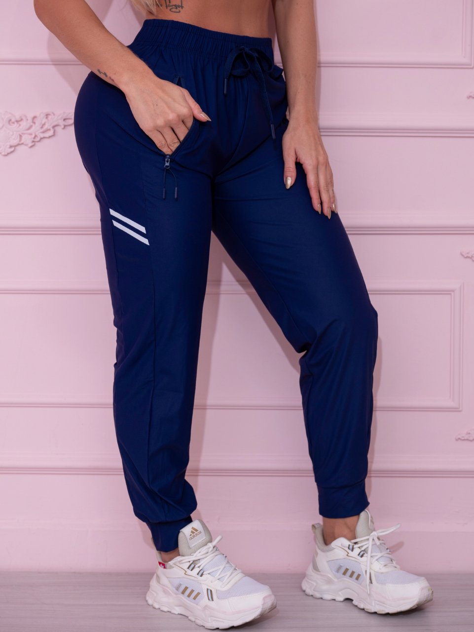 Calça Jogger Fitness Azul Marinho com Zíper e Detalhe Refletivo